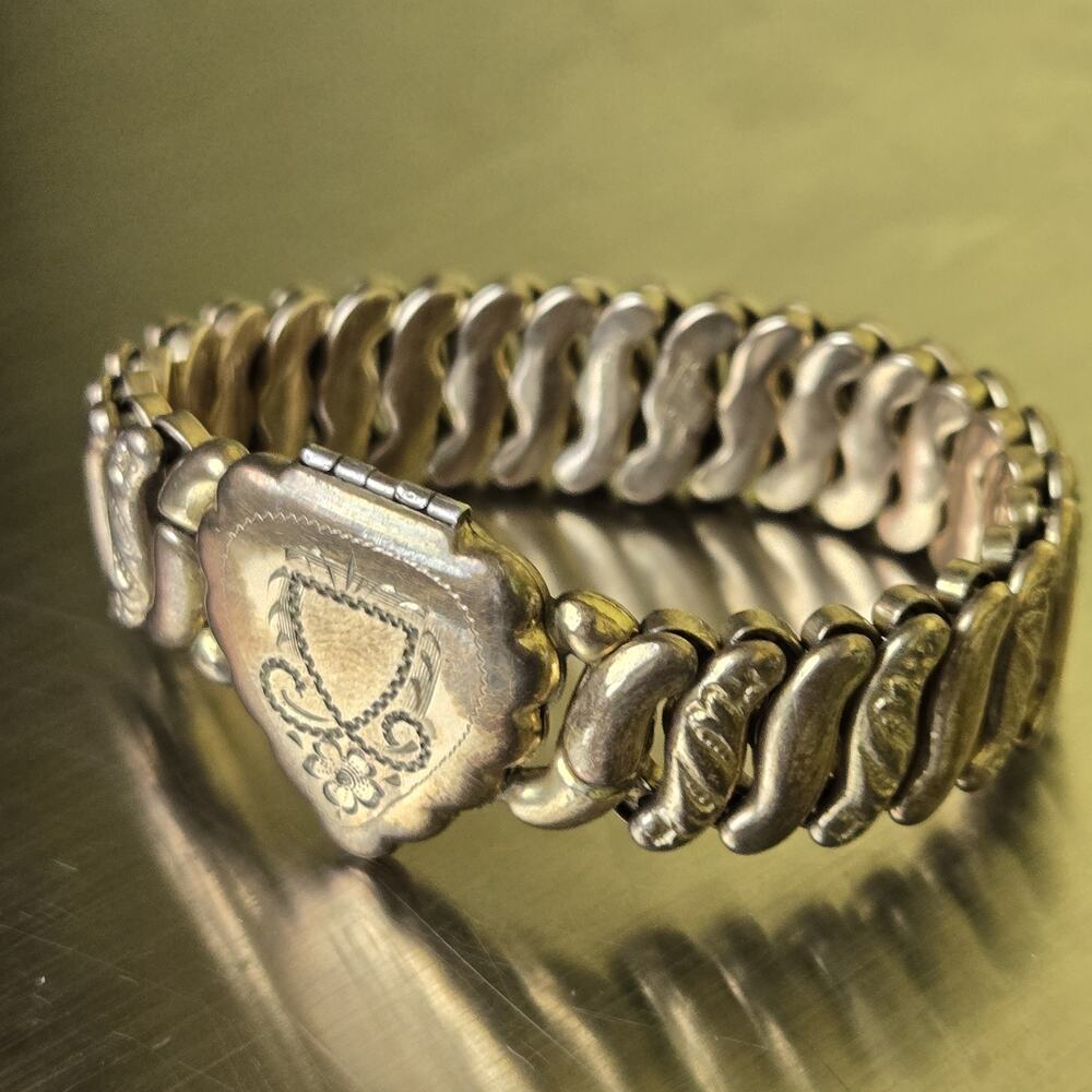 Vintage LaMode Sweetheart Heart Bracelet Precious Metal